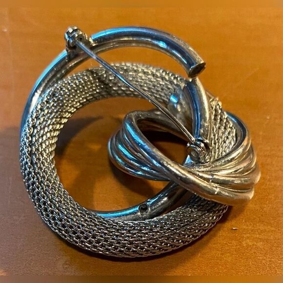 Vintage Silver Tone Metal Knot Brooch 2 inch Textured Mesh Modernist Pin **Read* - Picture 3 of 4